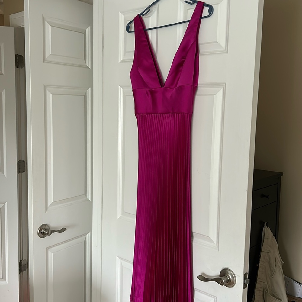 New with tags Amsale pleated v neck dress